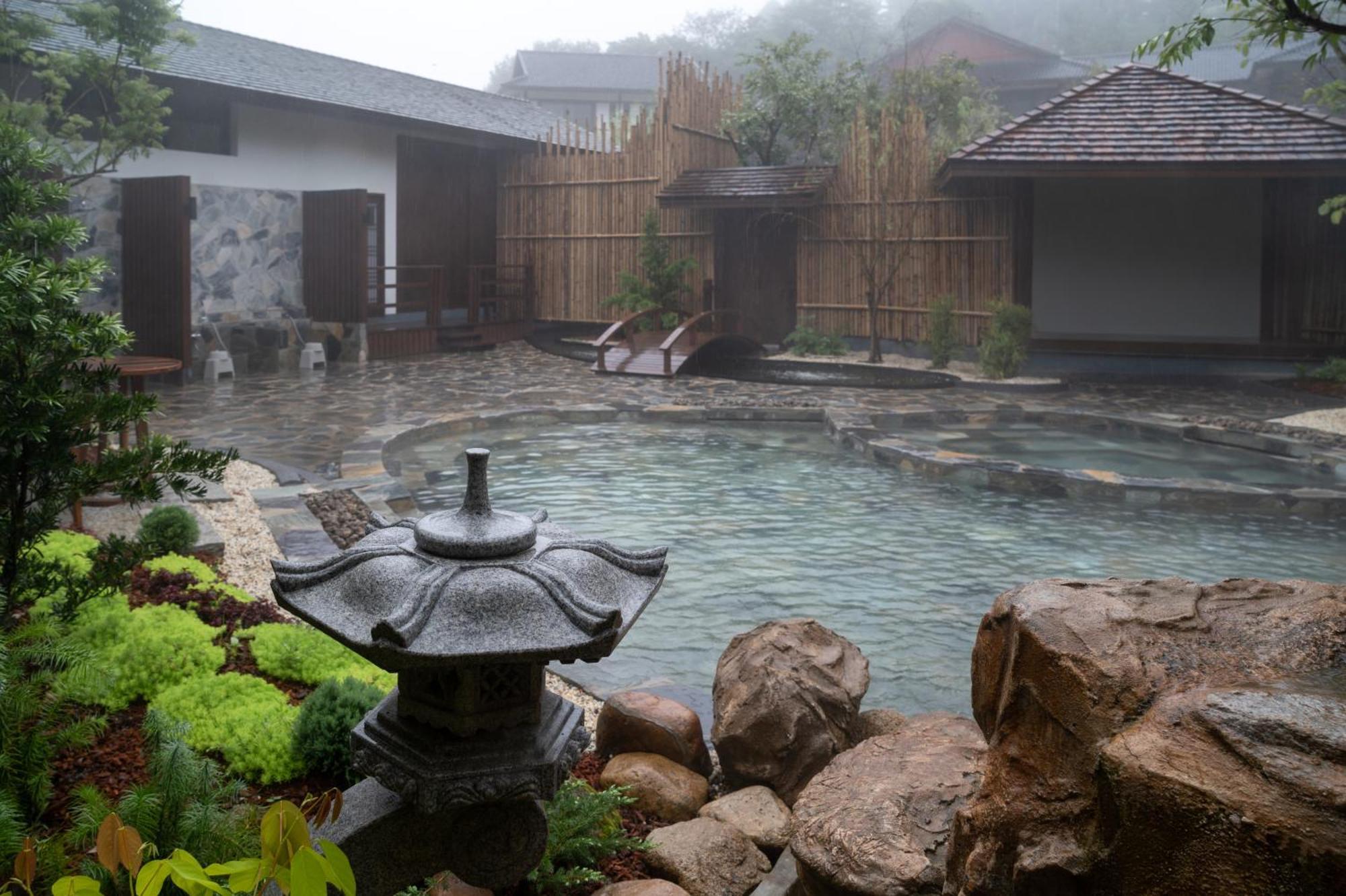 Onsen At Moncham Hotel Mae Rim Bagian luar foto